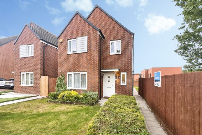 4 bed property, in Laura Roberts Close, £375,000