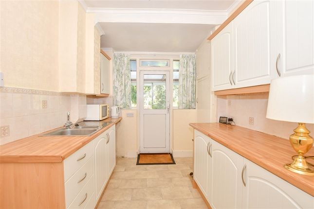 3 bed property, in Woodlands Road, £275,000