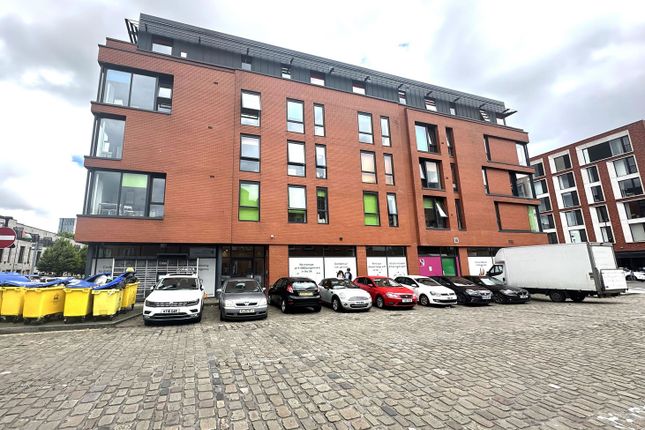 Studio, in X1 Chapel Street, £28,000