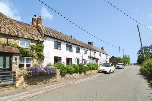 3 bed property, in Purton Stoke, £400,000