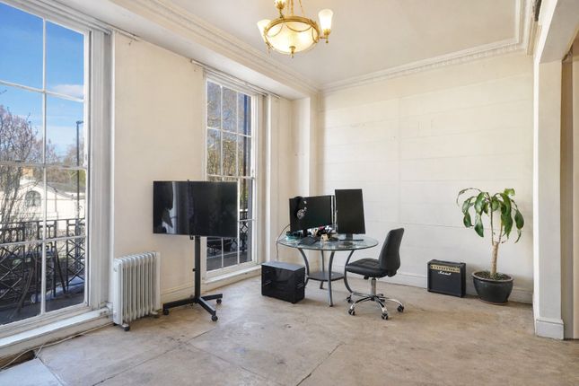 1 bed property, in Park Road, £475,000