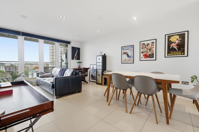 3 bed property, in The Spectrum Buildings, £900,000
