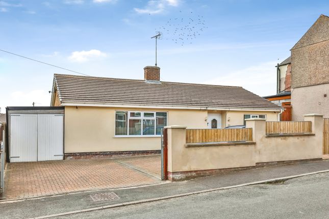 2 bed property, in Platt Street, £240,000