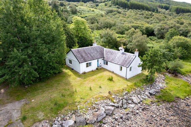 3 bed property, in Strathlachlan, £450,000
