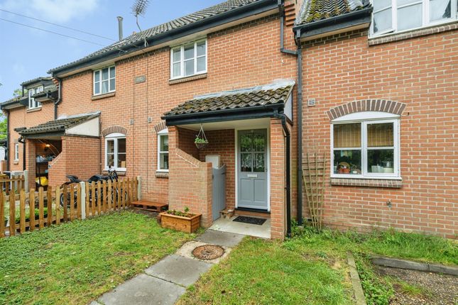 2 bed property, in Mill Green, £220,000