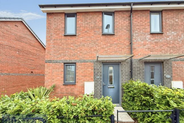 2 bed property, in Hutchings Drive, £230,000