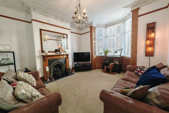 4 bed property, in Woodlands Terrace, £260,000