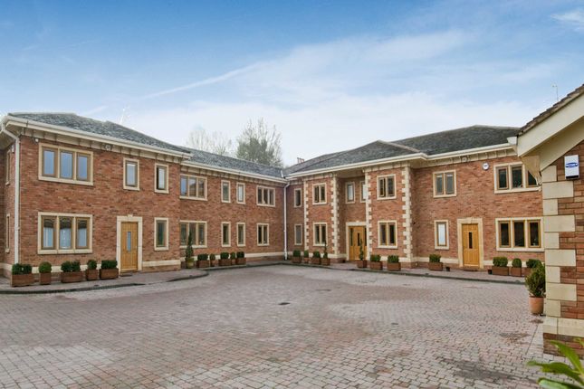 16 bed property, in Edgwarebury Lane, £3,950,000