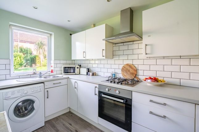 2 bed property, in Celtic Close, £220,000