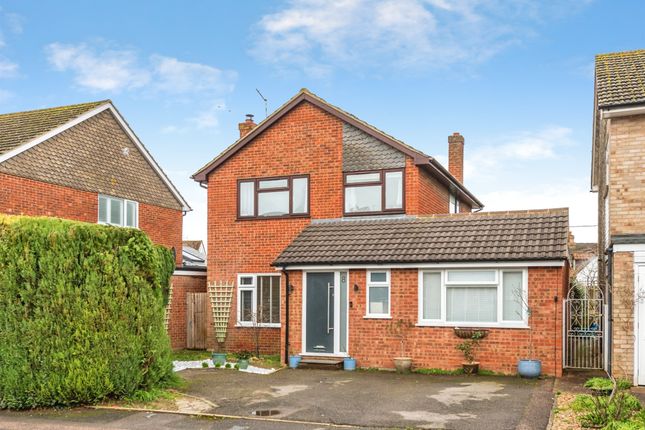 4 bed property, in Dovecote Close, £550,000