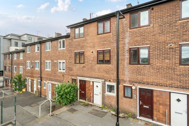 3 bed property, in St Georges Close, £90,000