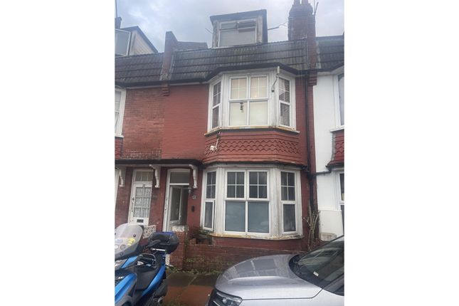 5 bed property, in Willowfield Square, £275,000