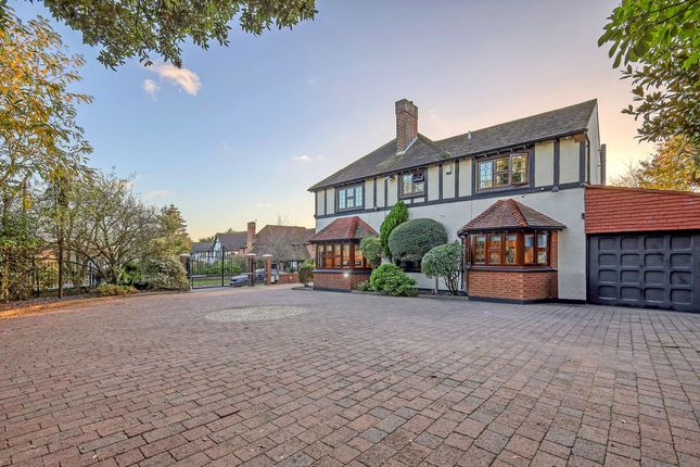 5 bed property, in Meadow Way, £2,000,000