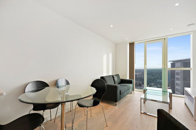 1 bed property, in Pinnacle Apartments, £200,000