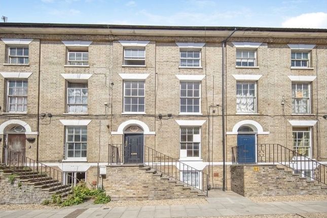1 bed property, in St. Georges Street, £70,000