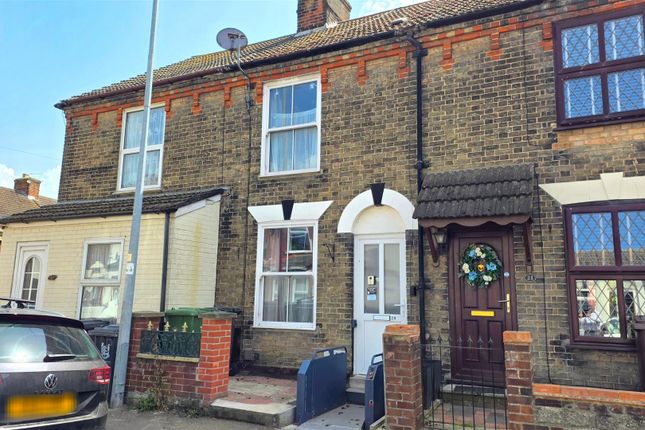 3 bed property, in Upper Cliff Road, £140,000