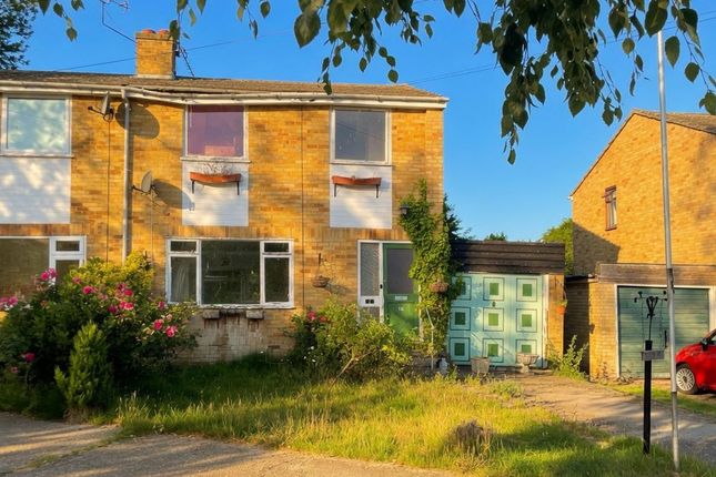 3 bed property, in 16 Park Vale Close, £140,000