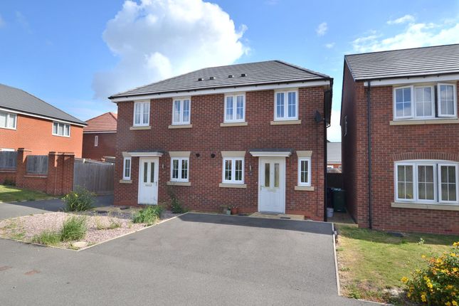 2 bed property, in Kempson Close, £245,000