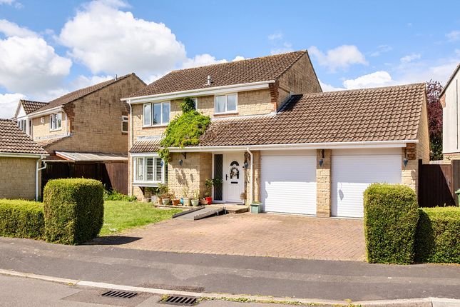 4 bed property, in Masons Way, £500,000