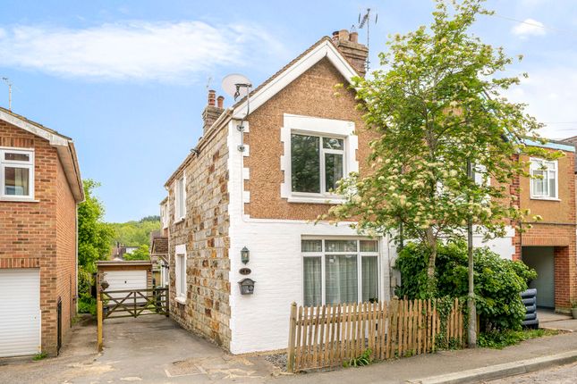 2 bed property, in Victoria Road, £350,000