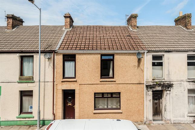 4 bed property, in New Street, £140,000