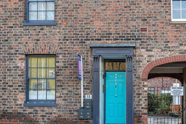 4 bed property, in Queen Street, £600,000