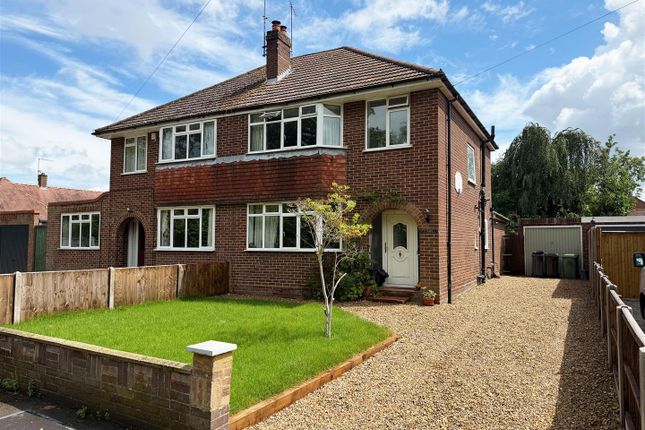 3 bed property, in Fowlers Mead, £600,000