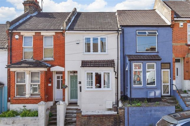 2 bed property, in Cecil Road, £270,000