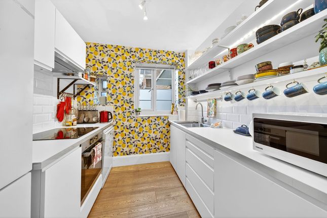 3 bed property, in Clapham Road, £550,000