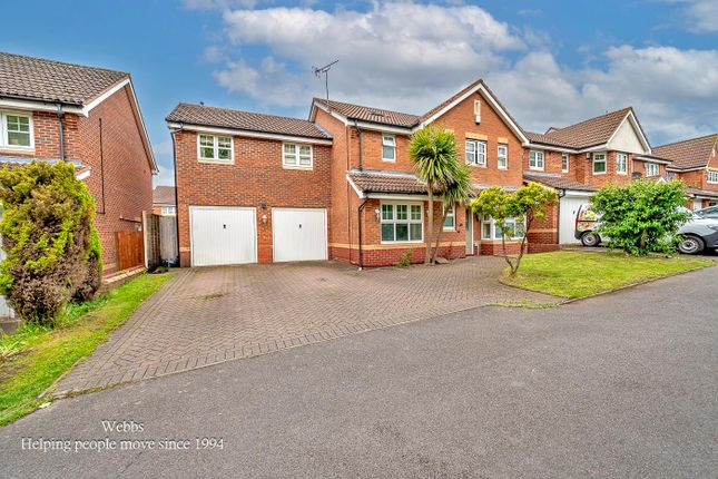 5 bed property, in Poppy Drive, £525,000