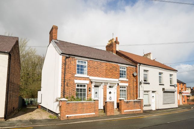 2 bed property, in Gutter Hill, £140,000