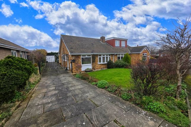 2 bed property, in Byland Way, £220,000