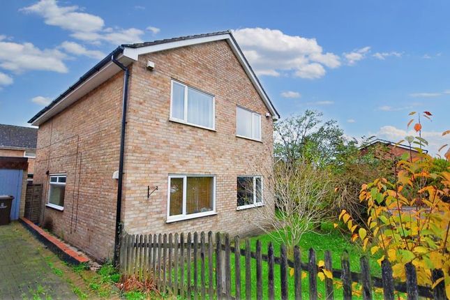 5 bed property, in Tangerine Close, £295,000