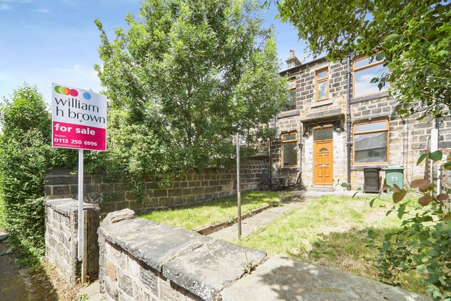 2 bed property, in Hawthorn Crescent, £210,000
