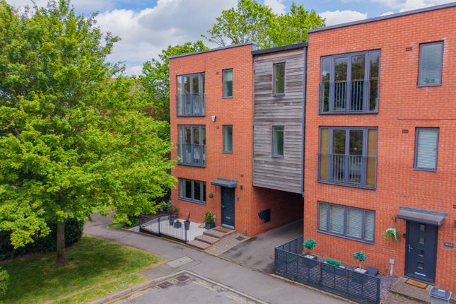 4 bed property, in Ascote Lane, £575,000