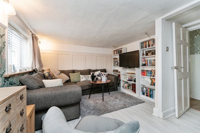 1 bed property, in Bridge Street, £150,000