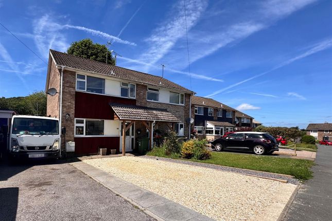 3 bed property, in Tennyson Road, £300,000