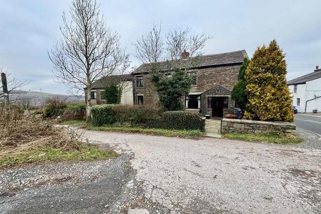 3 bed property, in Blacksnape Road, £390,000
