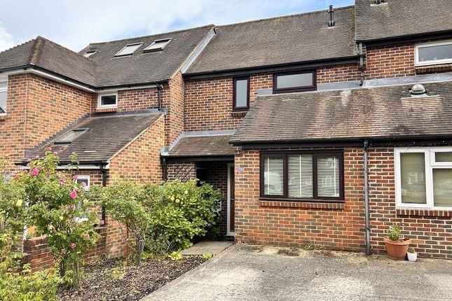 2 bed property, in The Close, £475,000