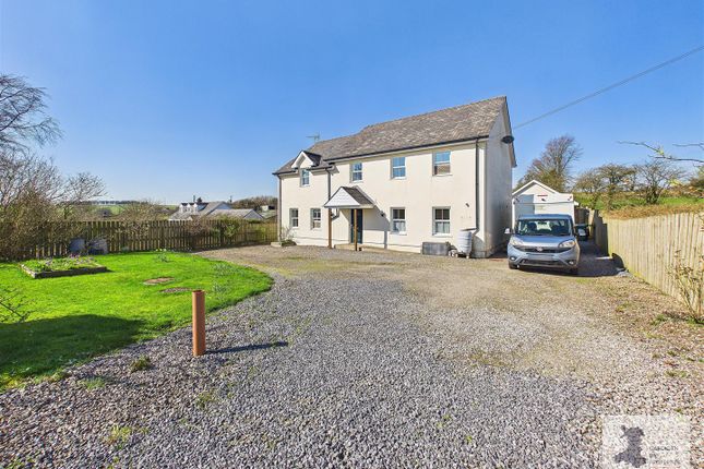 5 bed property, in Bwlchygroes, £460,000