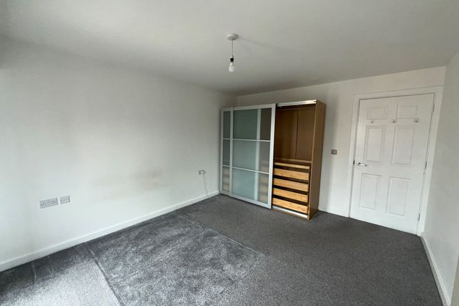 2 bed property, in Rea Place, £140,000