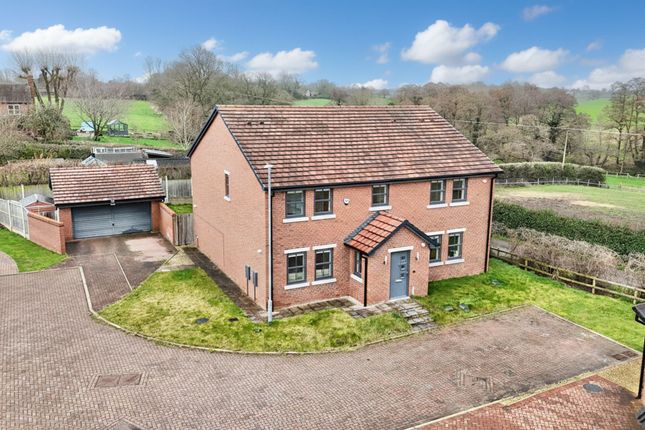 5 bed property, in Village View Close, £700,000