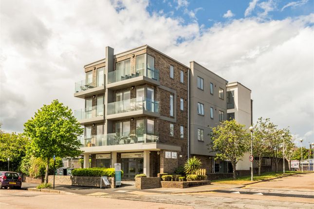 2 bed property, in Portland Road, £300,000