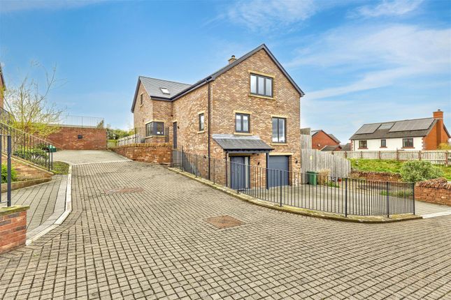 4 bed property, in Blossom Hill, £499,950