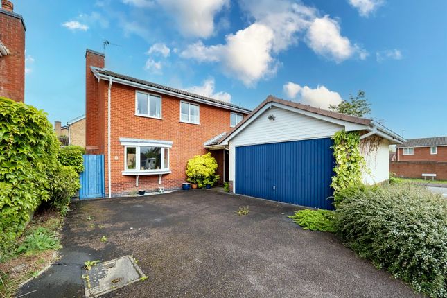 4 bed property, in Long Furlong, £375,000