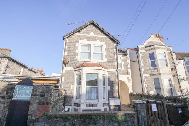 2 bed property, in Clarendon Road, £125,000