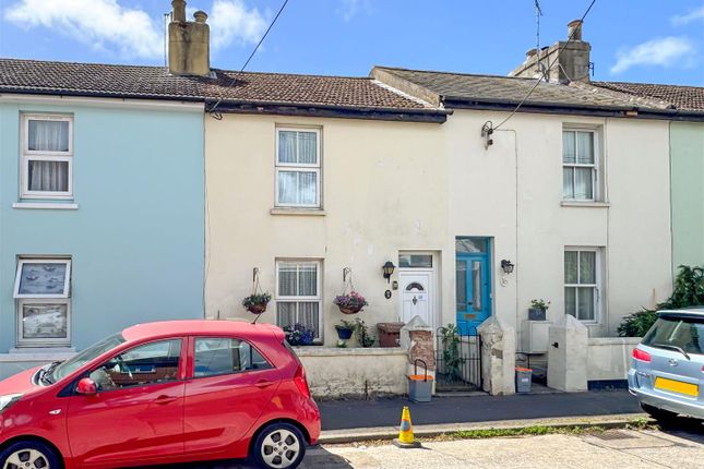 2 bed property, in North Street, £210,000