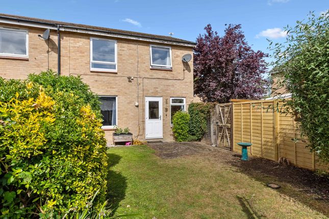 2 bed property, in Blenheim Close, £350,000
