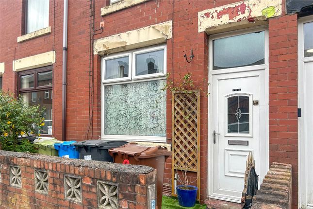 2 bed property, in Turf Lane, £140,000