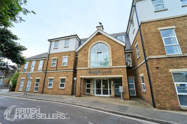 1 bed property, in Meadowlea Close, £230,000